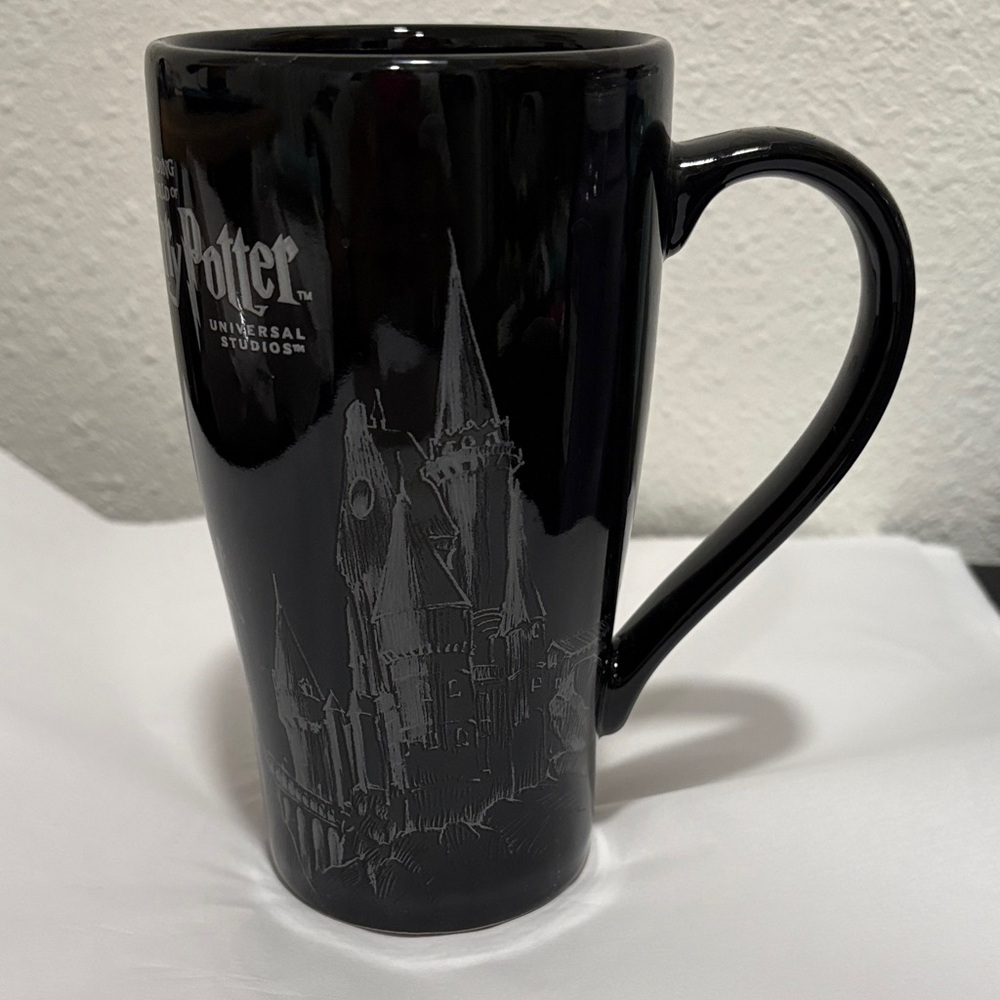 Universal Black Hogwarts Castle Mug